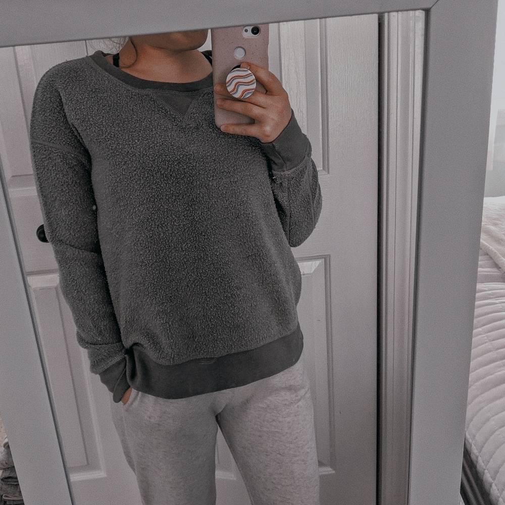 🍂 AE inside out crew neck